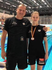Lara Seifert glückt die Titelverteidigung über 200m Freistil. (c)Foto:SCC